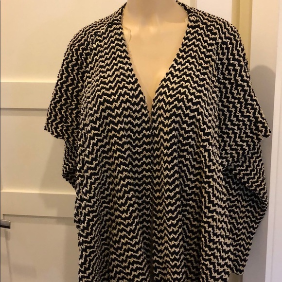 Black and white Shaw - Picture 4 of 6